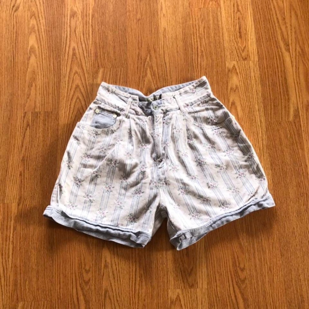 Vintage Unique High-Waisted Floral Shorts